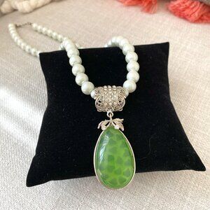 Necklace Faux Jade and Pearl -NEW- Chunky Gorgeous Choker